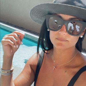 Meet your Posher, Celioni